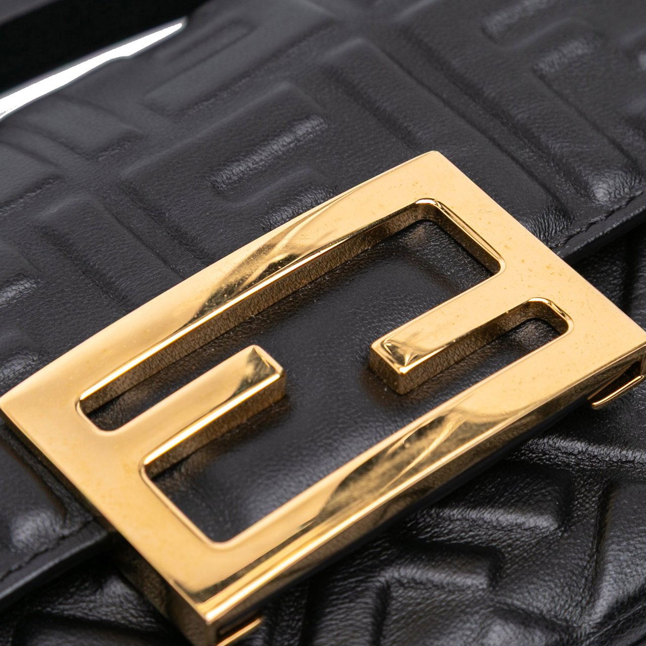 Fendi Zucca Embossed Leather Baguette Phone Pouch Satchel Zwart