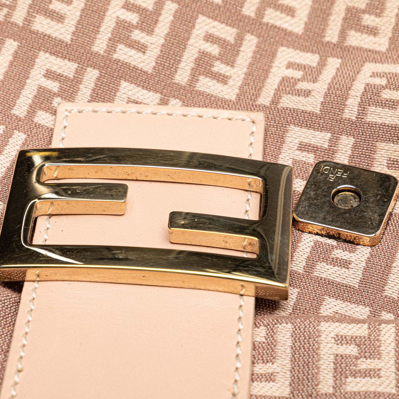 Fendi Zucchino Canvas Crossbody Roze