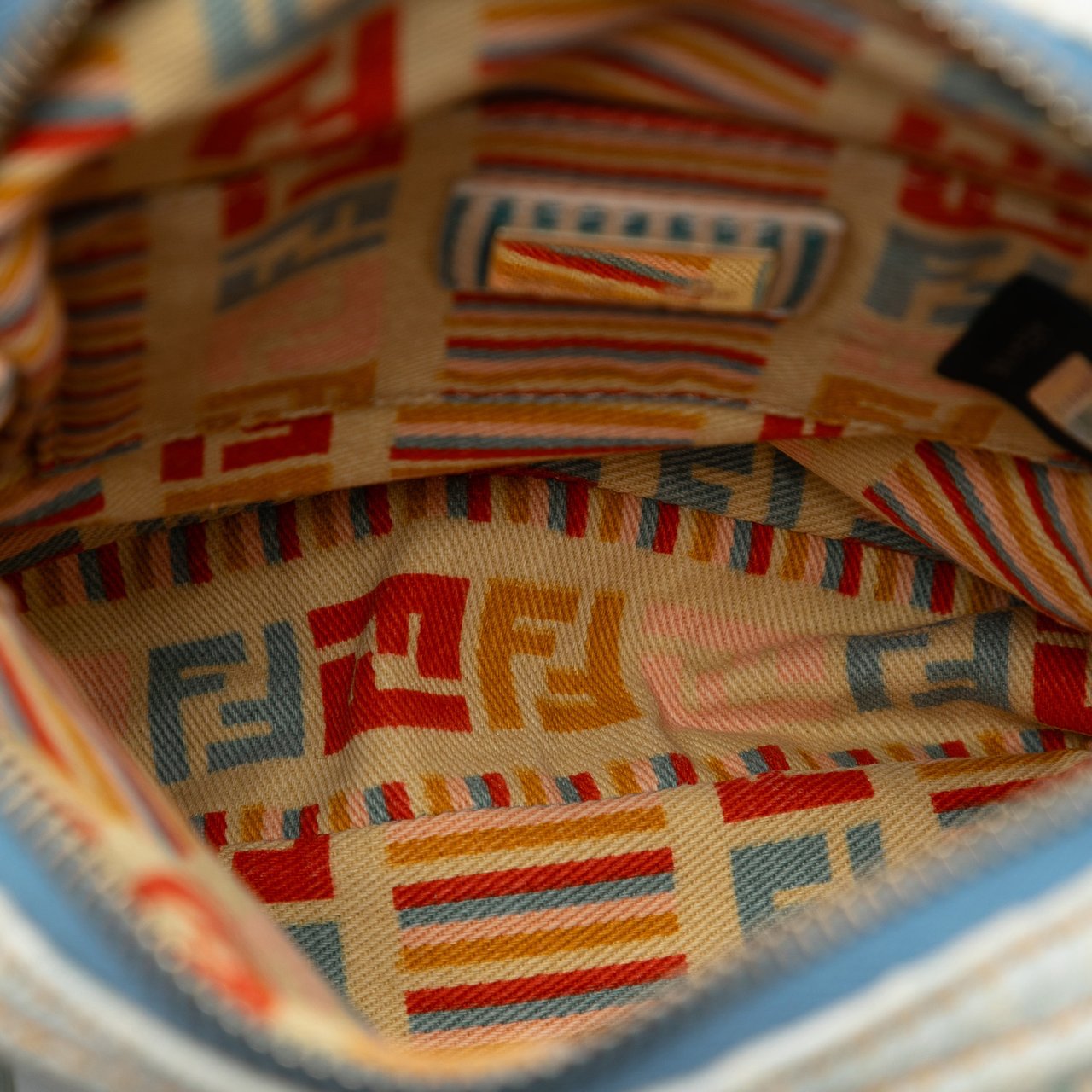 Fendi Zucca Denim Crossbody Blauw