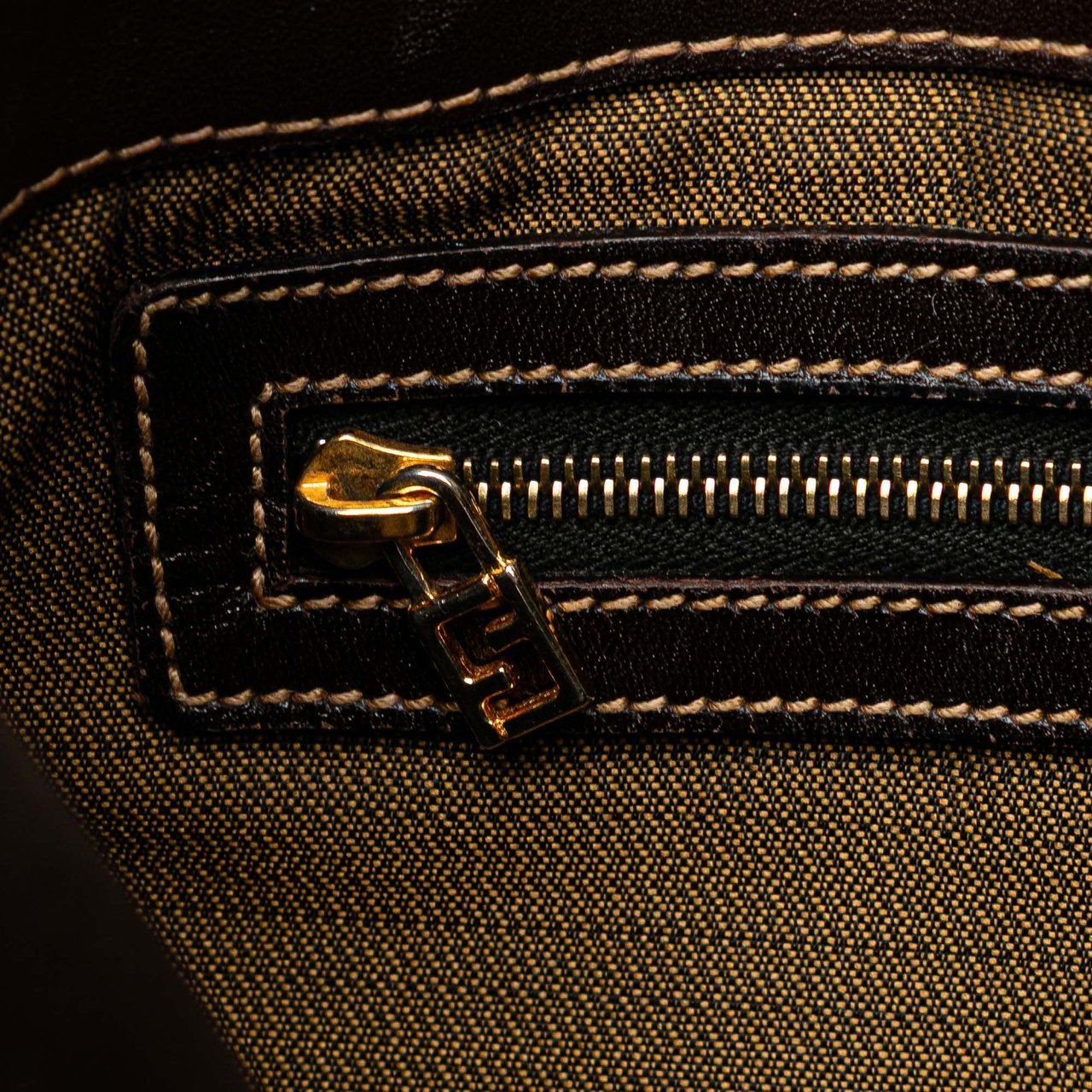 Fendi Zucca Canvas Shoulder Bag Bruin