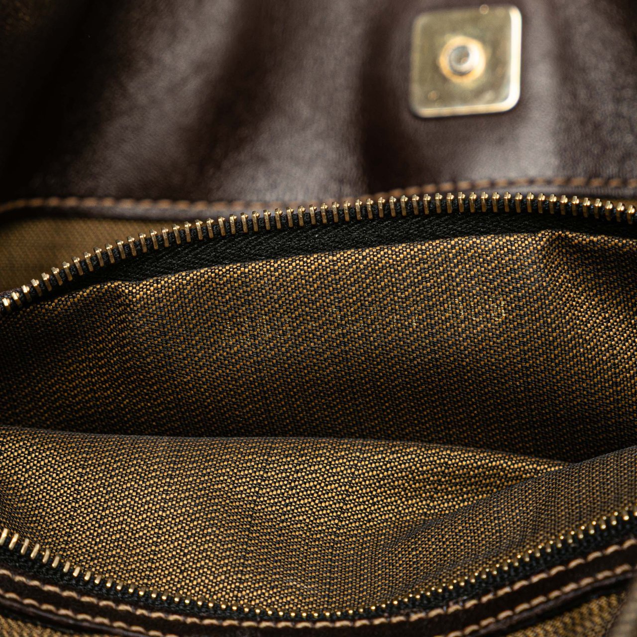 Fendi Zucca Canvas Shoulder Bag Bruin