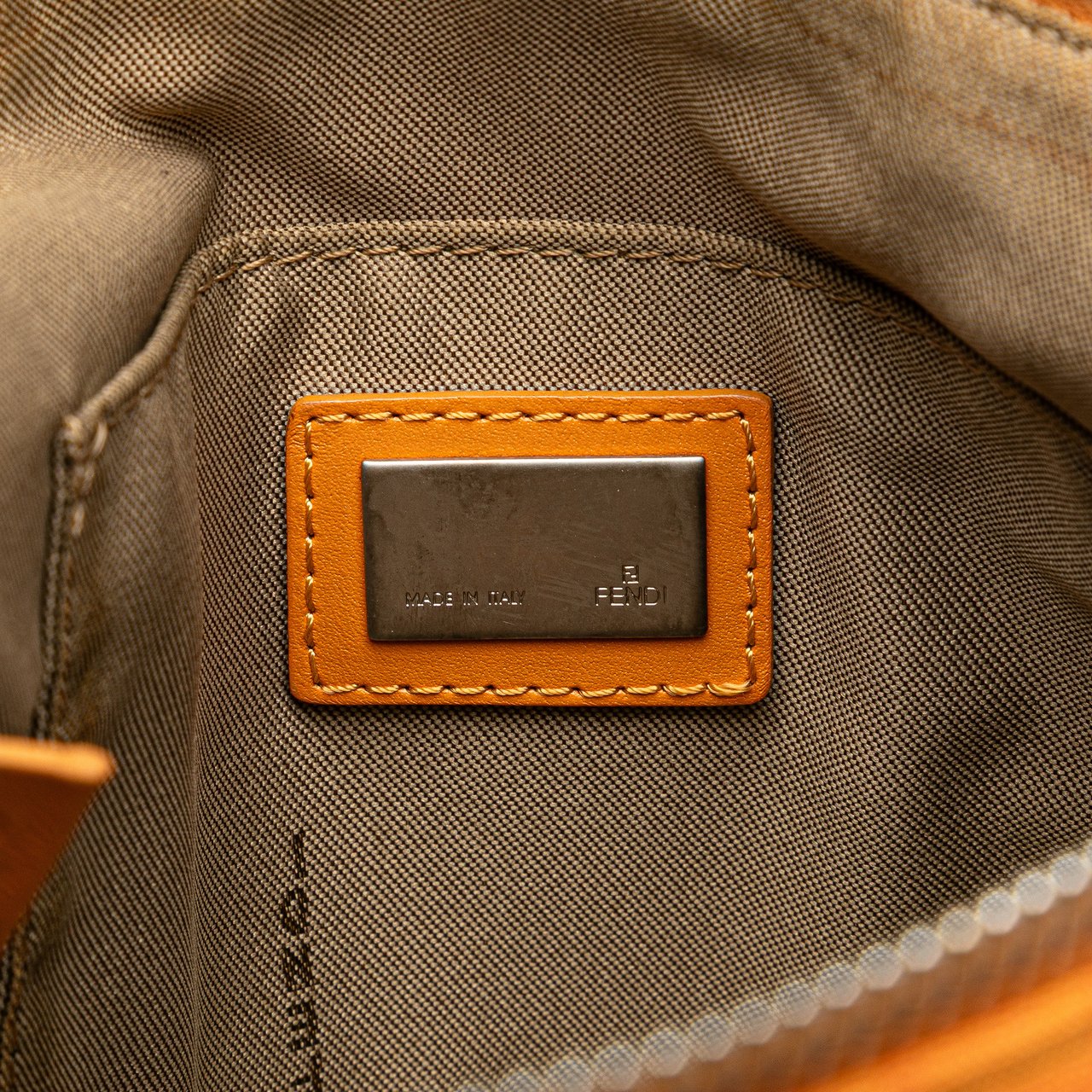 Fendi Zucchino Canvas Hobo Oranje