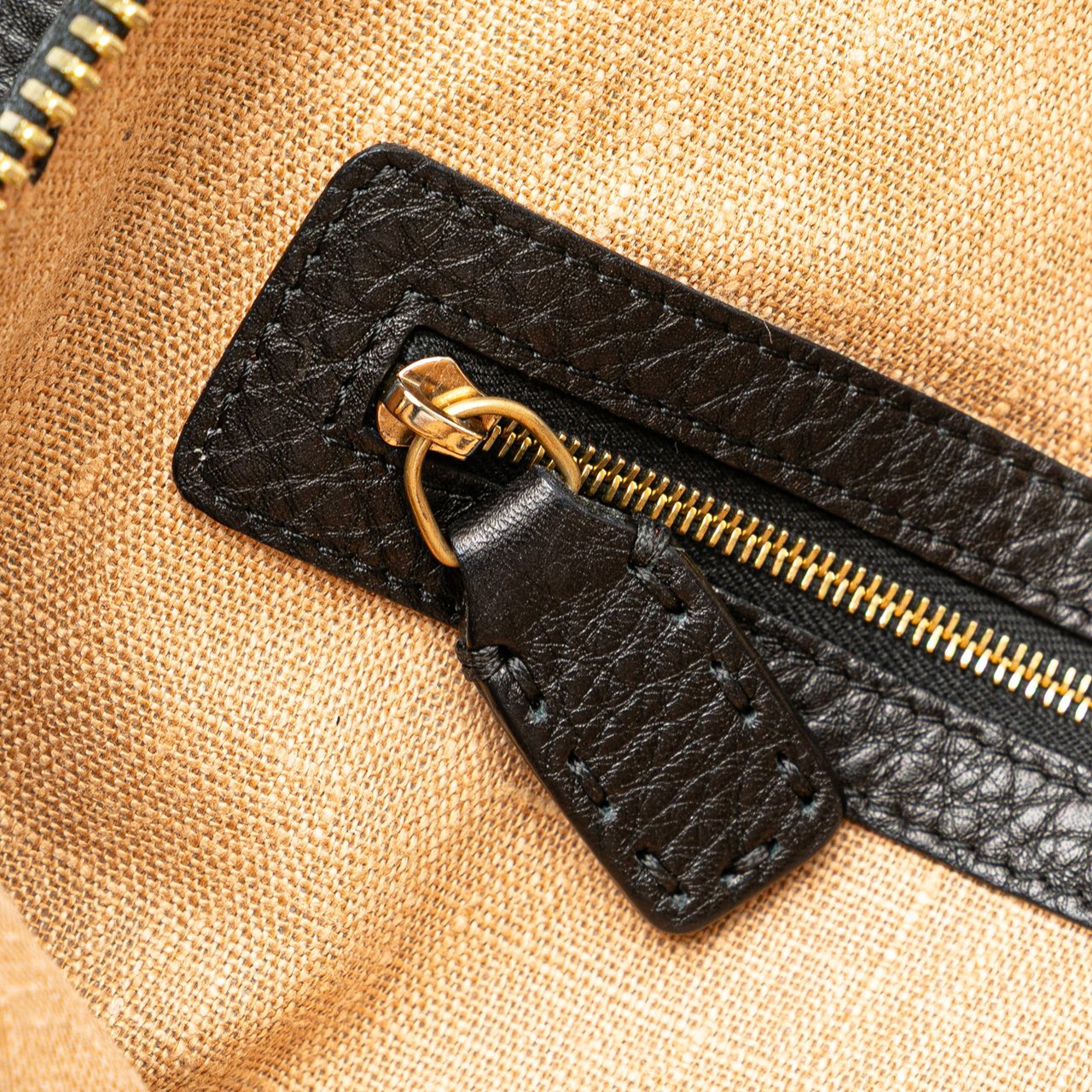 Fendi Pebbled Leather Selleria Dome Shoulder Bag Zwart