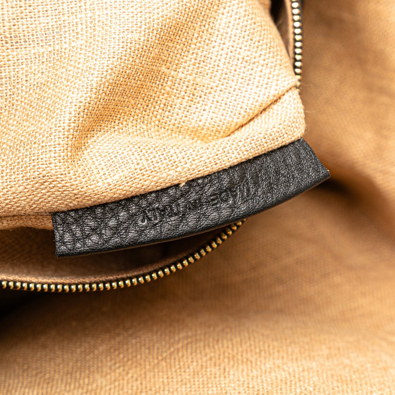 Fendi Pebbled Leather Selleria Dome Shoulder Bag Zwart