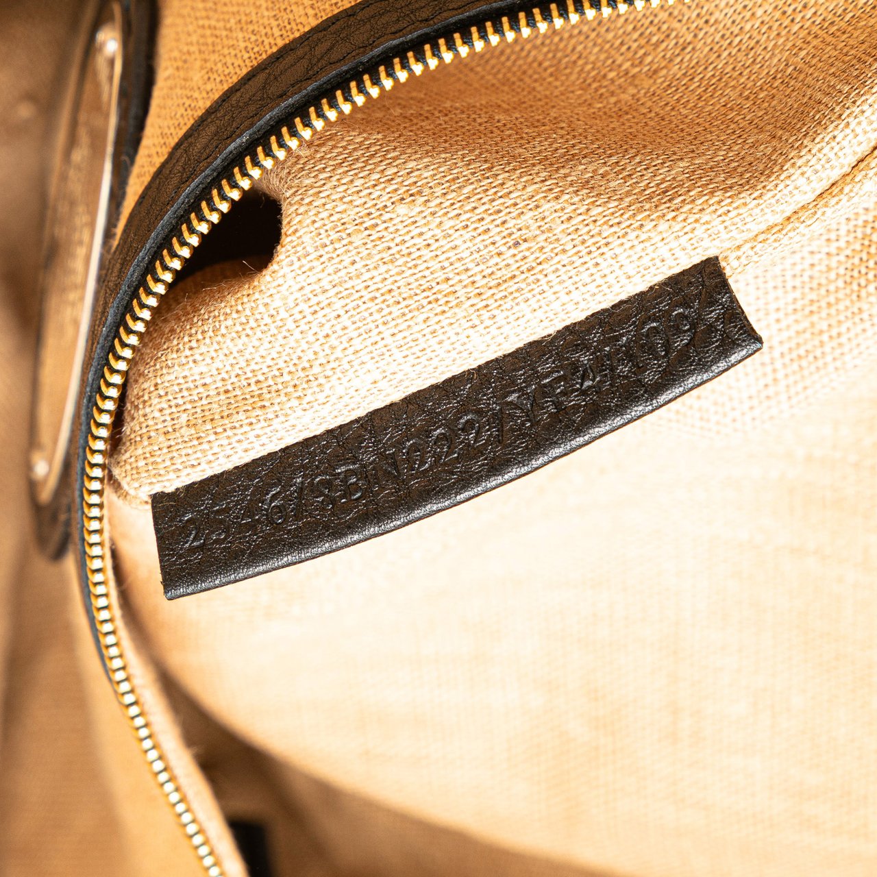 Fendi Pebbled Leather Selleria Dome Shoulder Bag Zwart