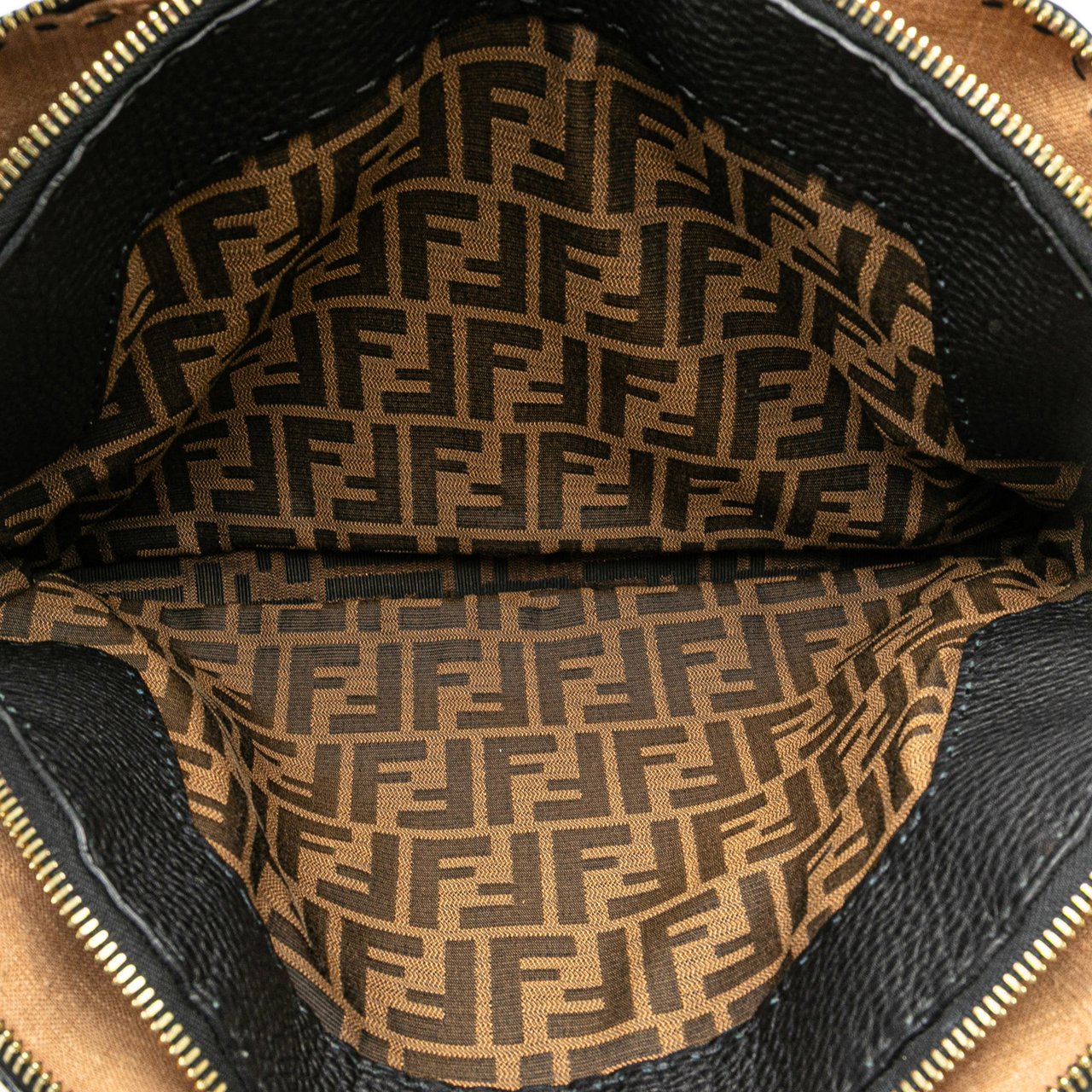 Fendi Pebbled Leather Selleria Dome Shoulder Bag Zwart