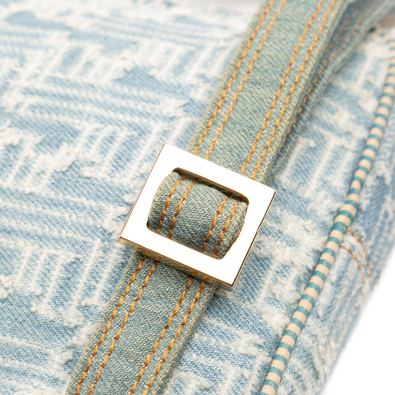 Fendi Zucca Denim Crossbody Blauw