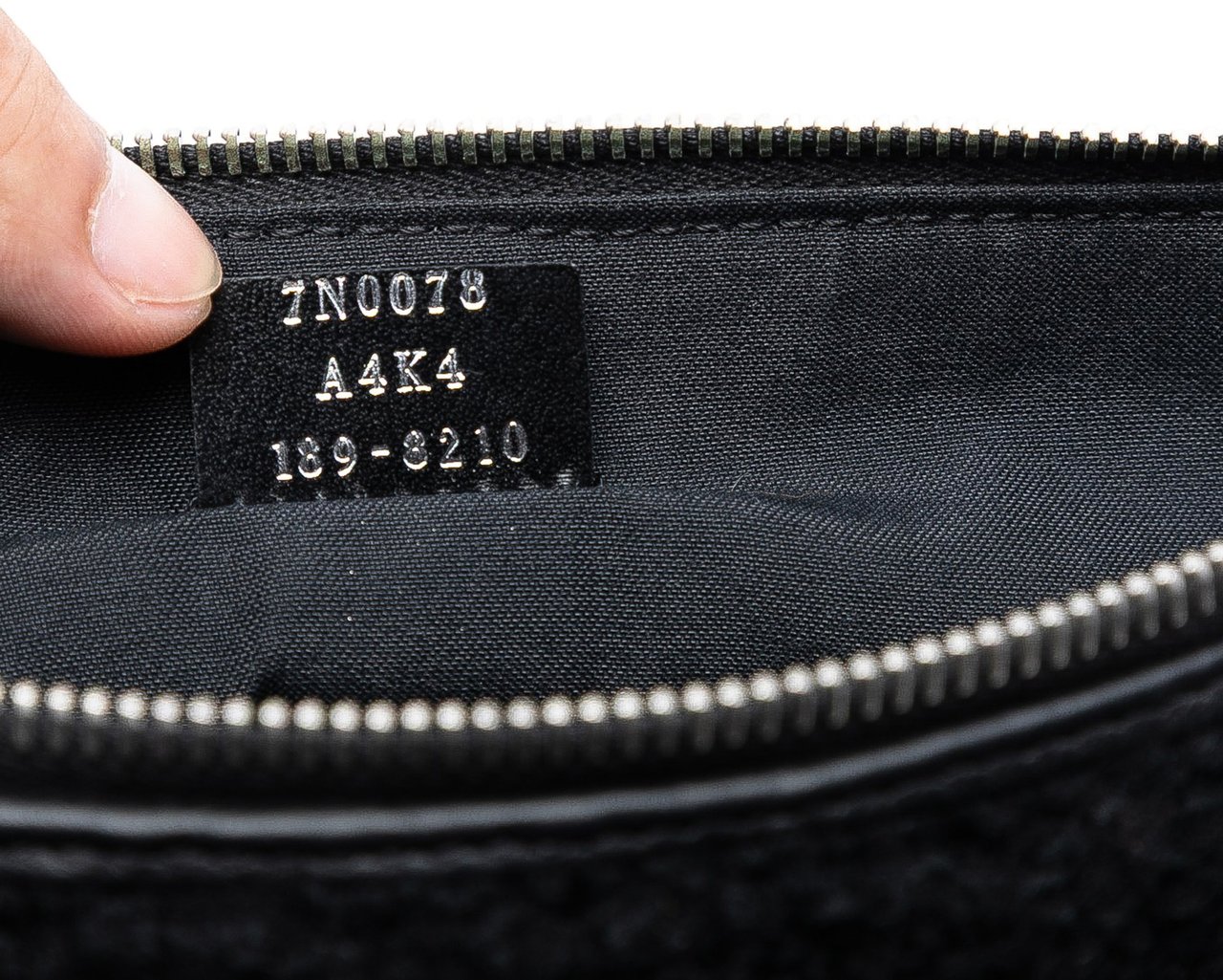 Fendi Shearling FF Flat Pouch Zwart