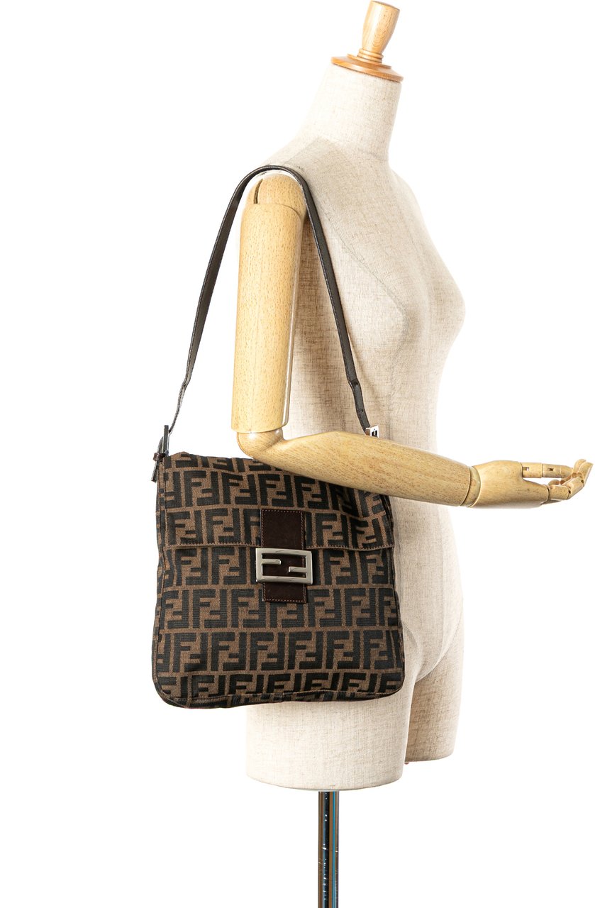 Fendi Zucca Canvas Shoulder Bag Bruin
