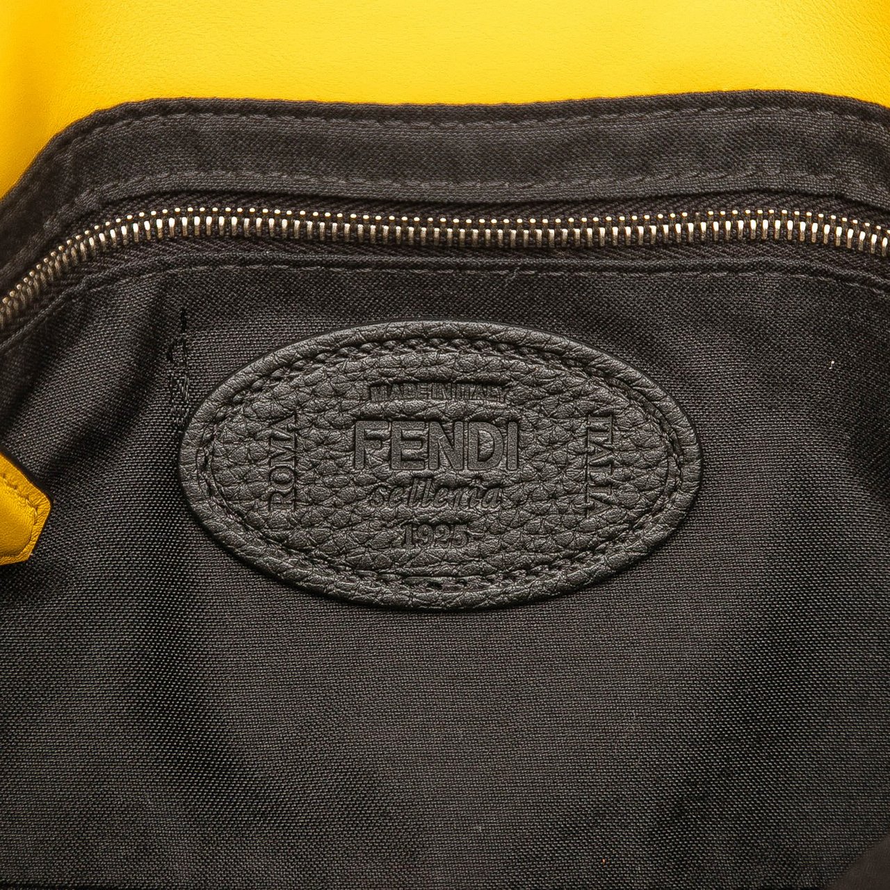 Fendi Leather Selleria Convertible Baguette Satchel Grijs