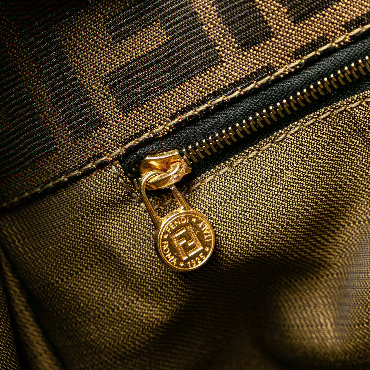 Fendi Zucca Canvas Shoulder Bag Bruin