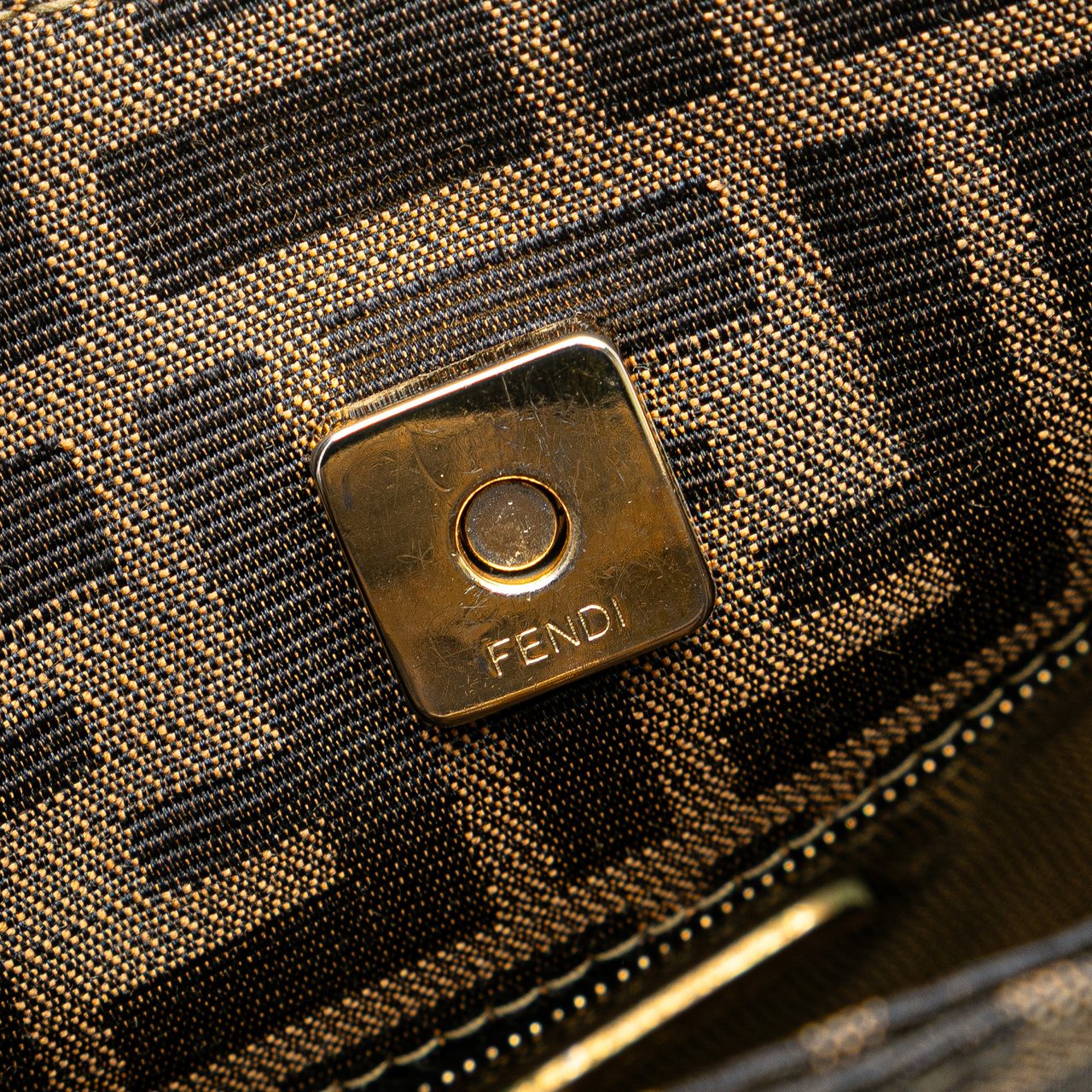 Fendi Zucca Canvas Shoulder Bag Bruin