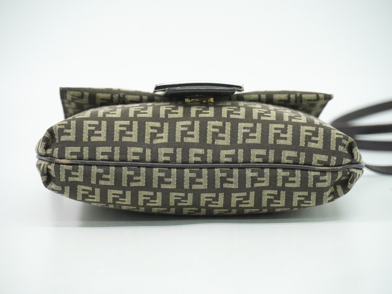 Fendi Fendi Mamma Baguette Shoulder Bag Canvas Bruin