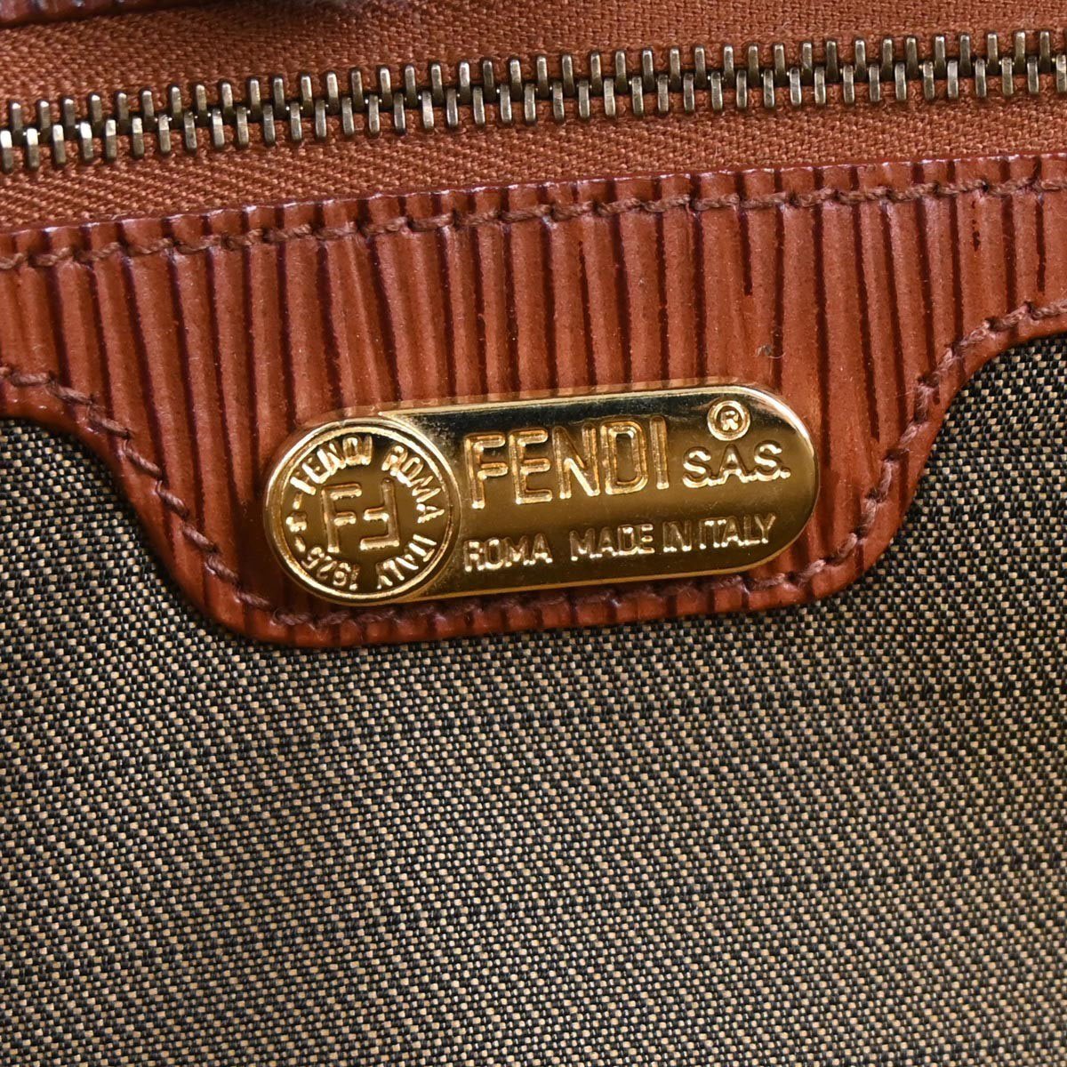 Fendi Fendi Vintage Shoulder Bag Leather Bruin
