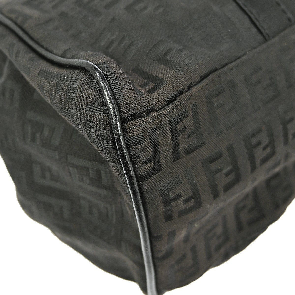 Fendi Fendi Belted Shoulder Bag Zucchino Canvas Medium Zwart