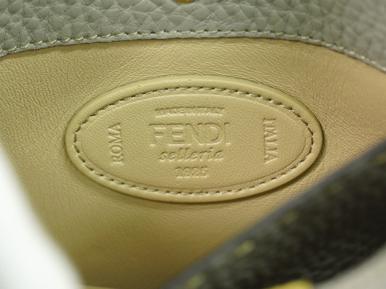 Fendi Fendi Peekaboo X-Lite Bag Leather Medium Grijs