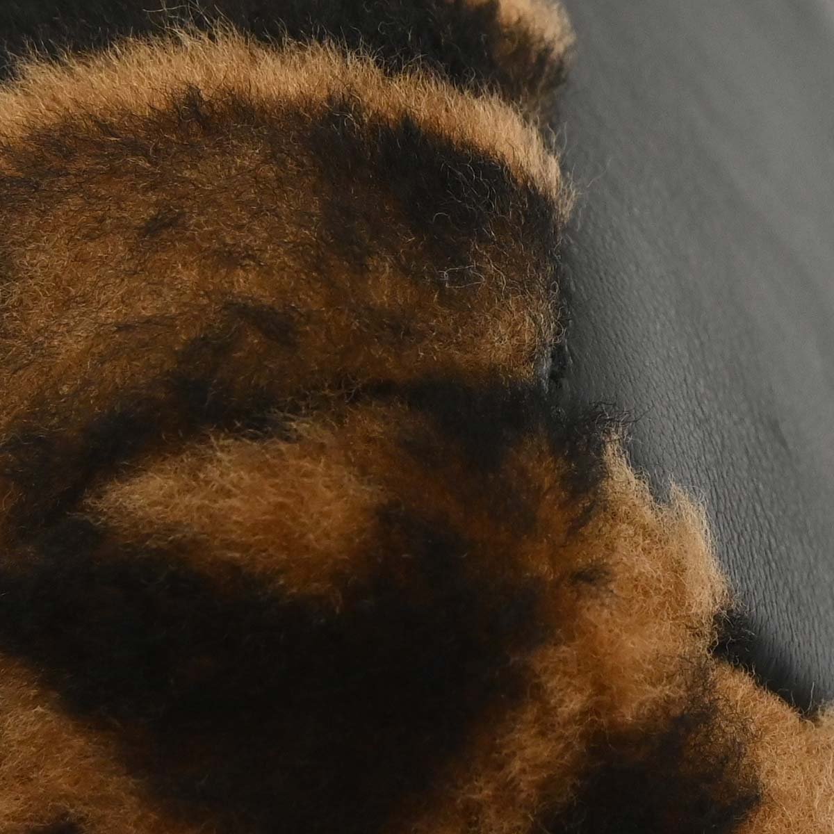 Fendi Peekaboo Zucca Shearling Regular Bruin