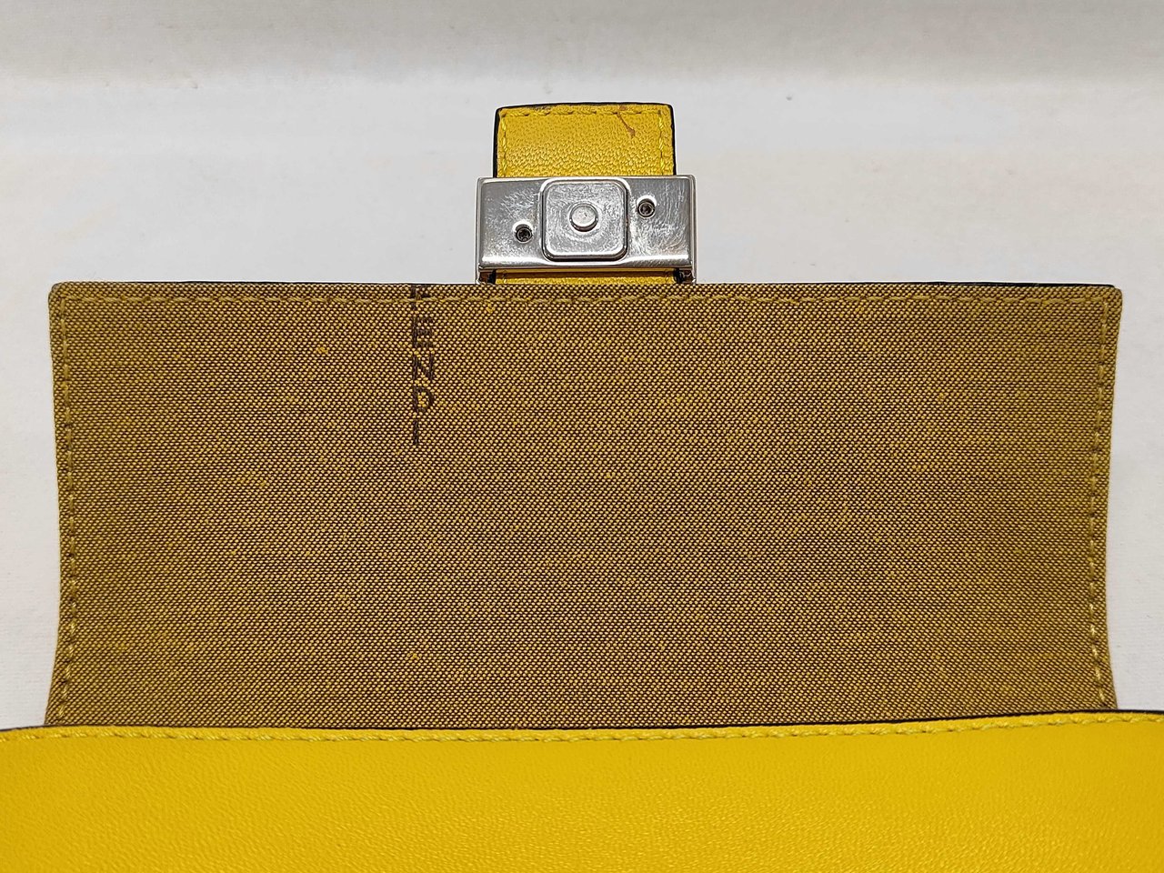 Fendi Baguette Leather Micro Geel