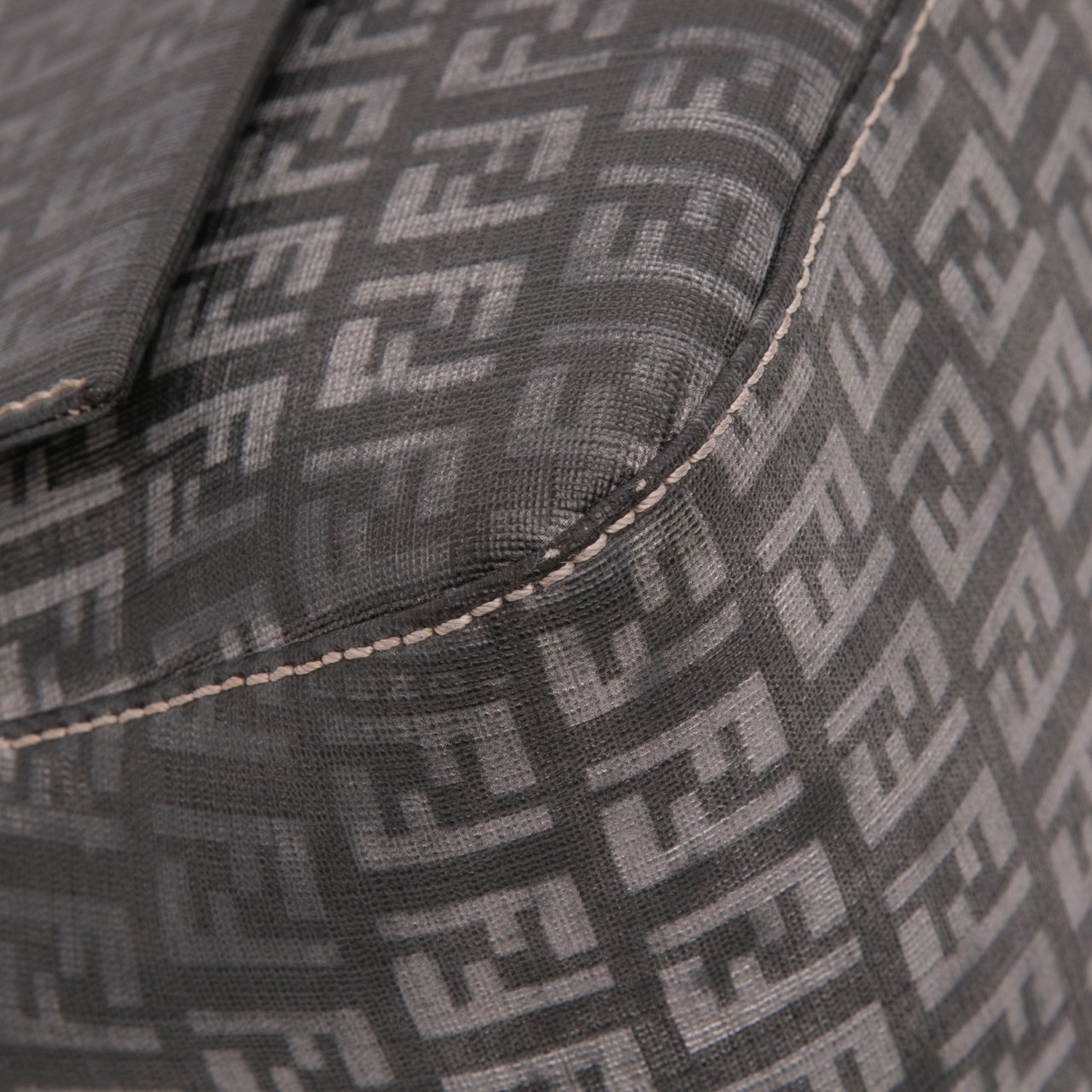 Fendi Zucchino Spalmati Chain Mamma Forever Grijs