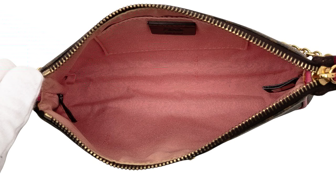 Fendi Zucca Spalmati Chain Pochette Bruin