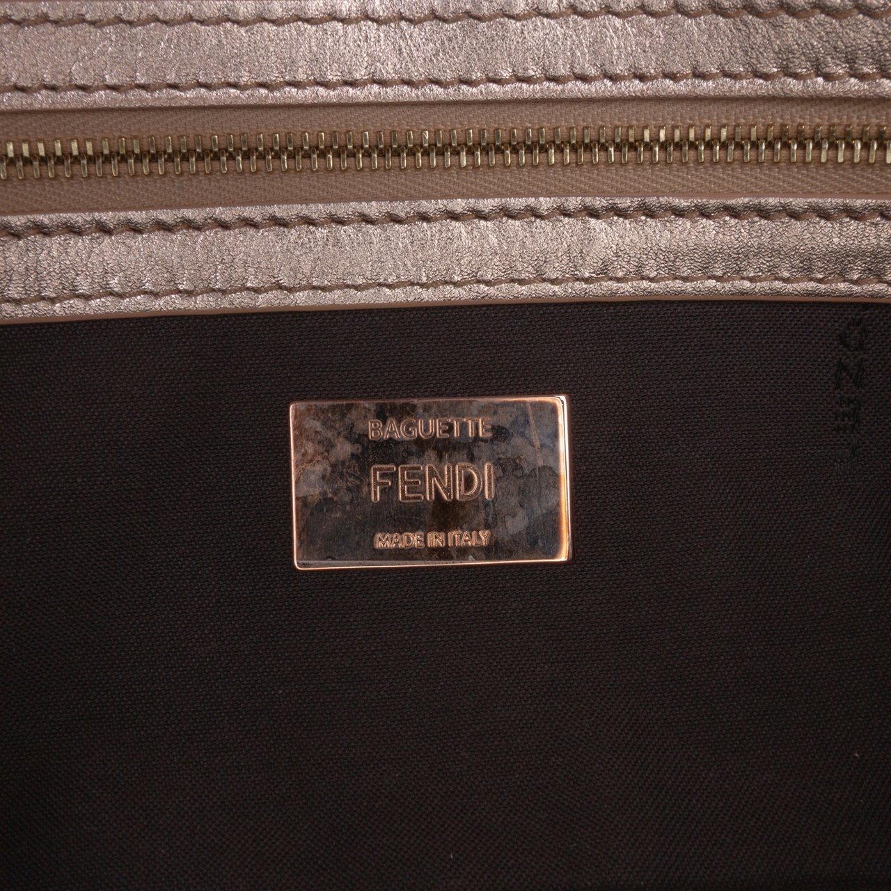 Fendi Zucca Embossed Metallic Leather Baguette Satchel Roze