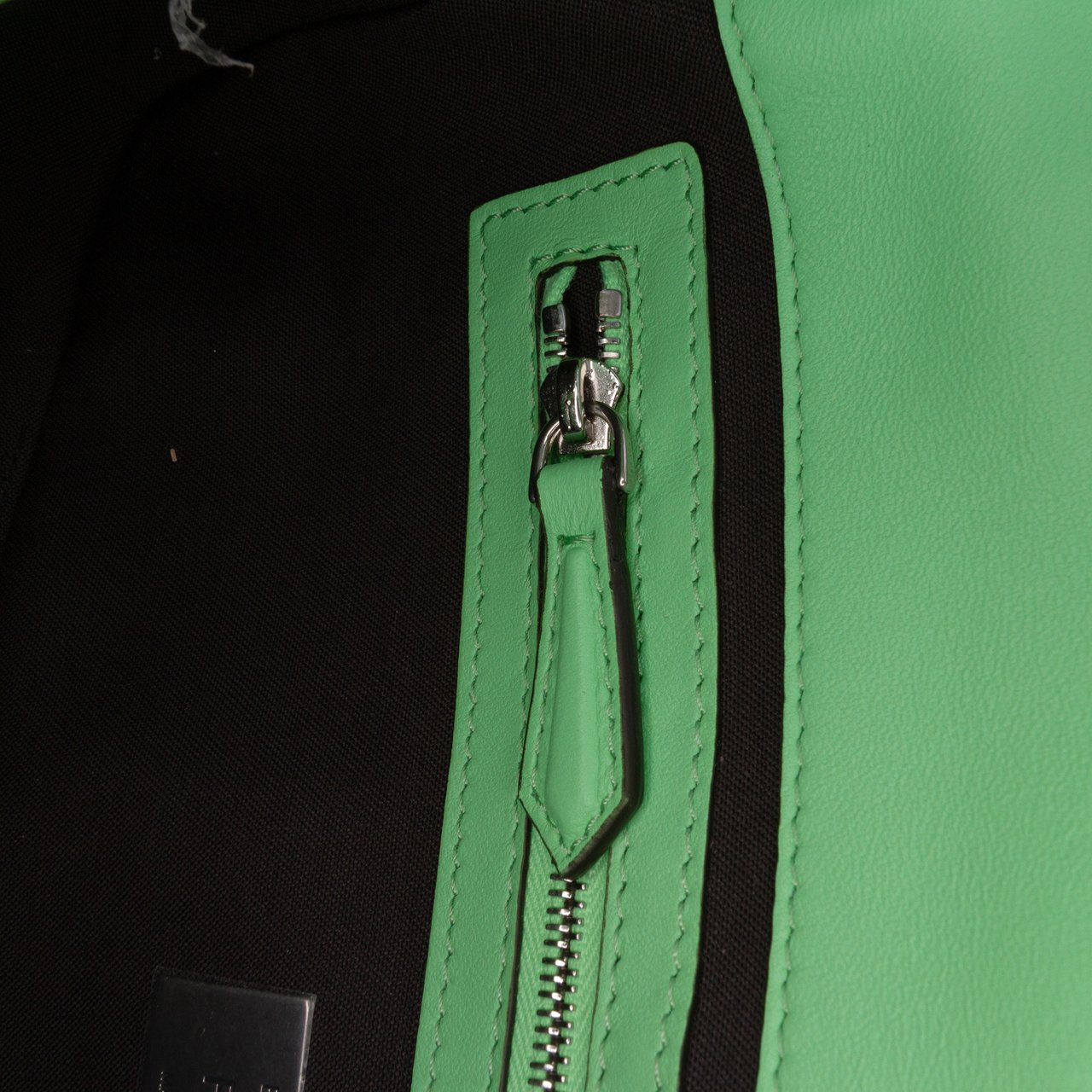 Fendi Zucca Embossed Stitched Leather Baguette Satchel Groen