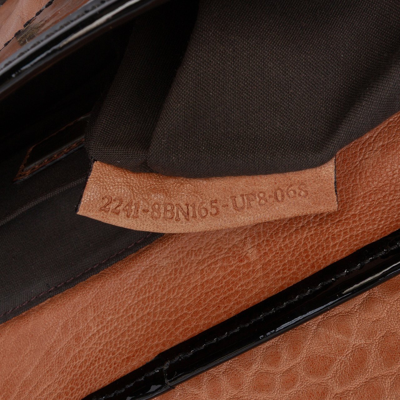 Fendi Medium Leather B Bag Top Handle Bag Bruin