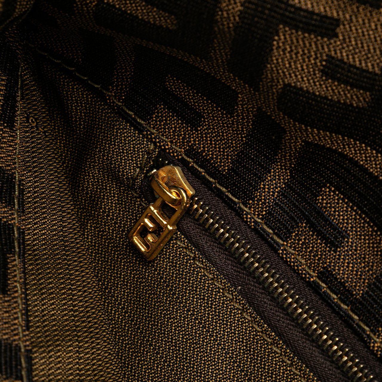 Fendi Zucca Canvas Shoulder Bag Bruin