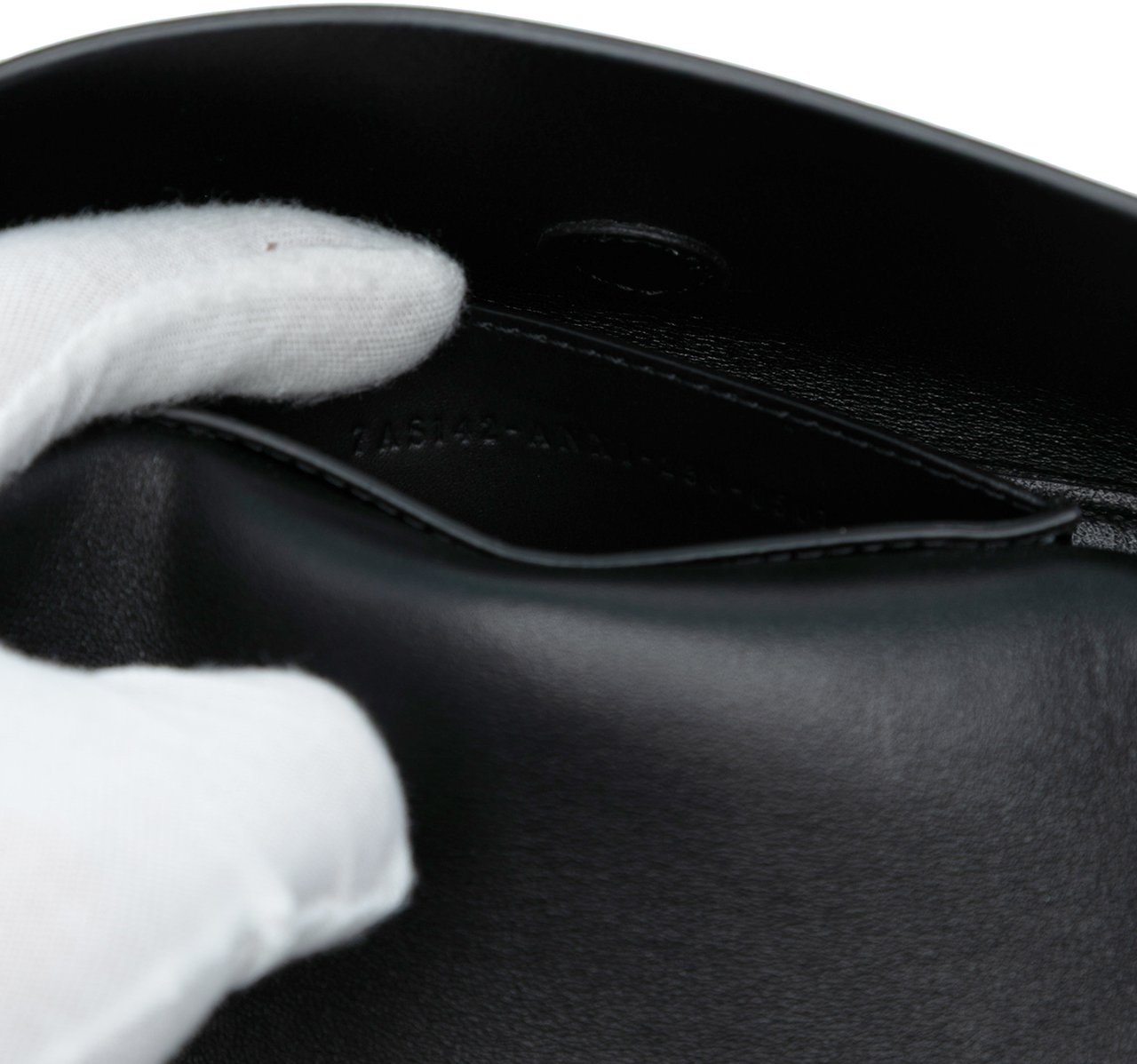 Fendi Calfskin and Patent Baguette Phone Pouch Satchel Zwart