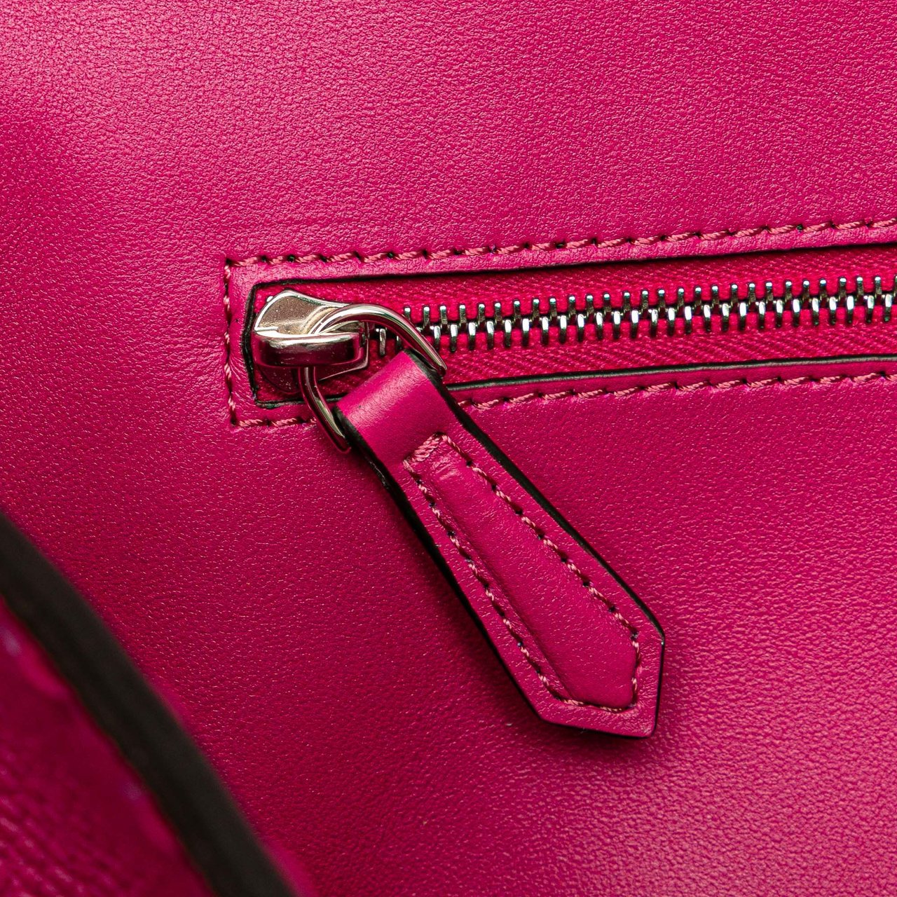 Fendi Leather Selleria Baguette Satchel Roze