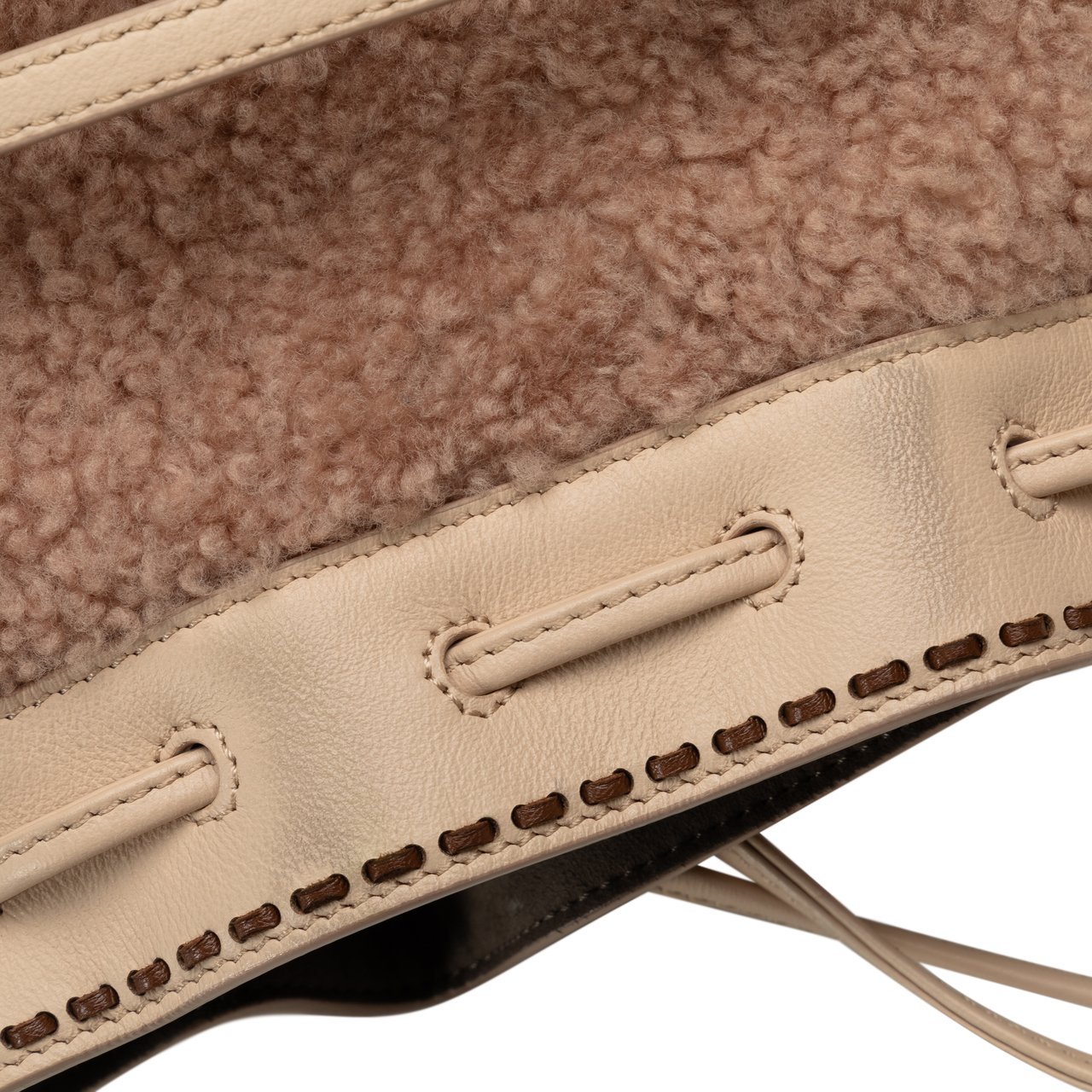 Fendi Shearling Mini Mon Tresor Bucket Bag Roze