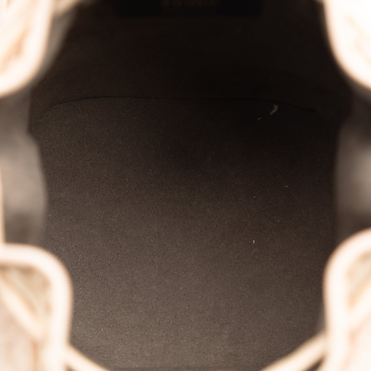 Fendi Shearling Mini Mon Tresor Bucket Bag Roze