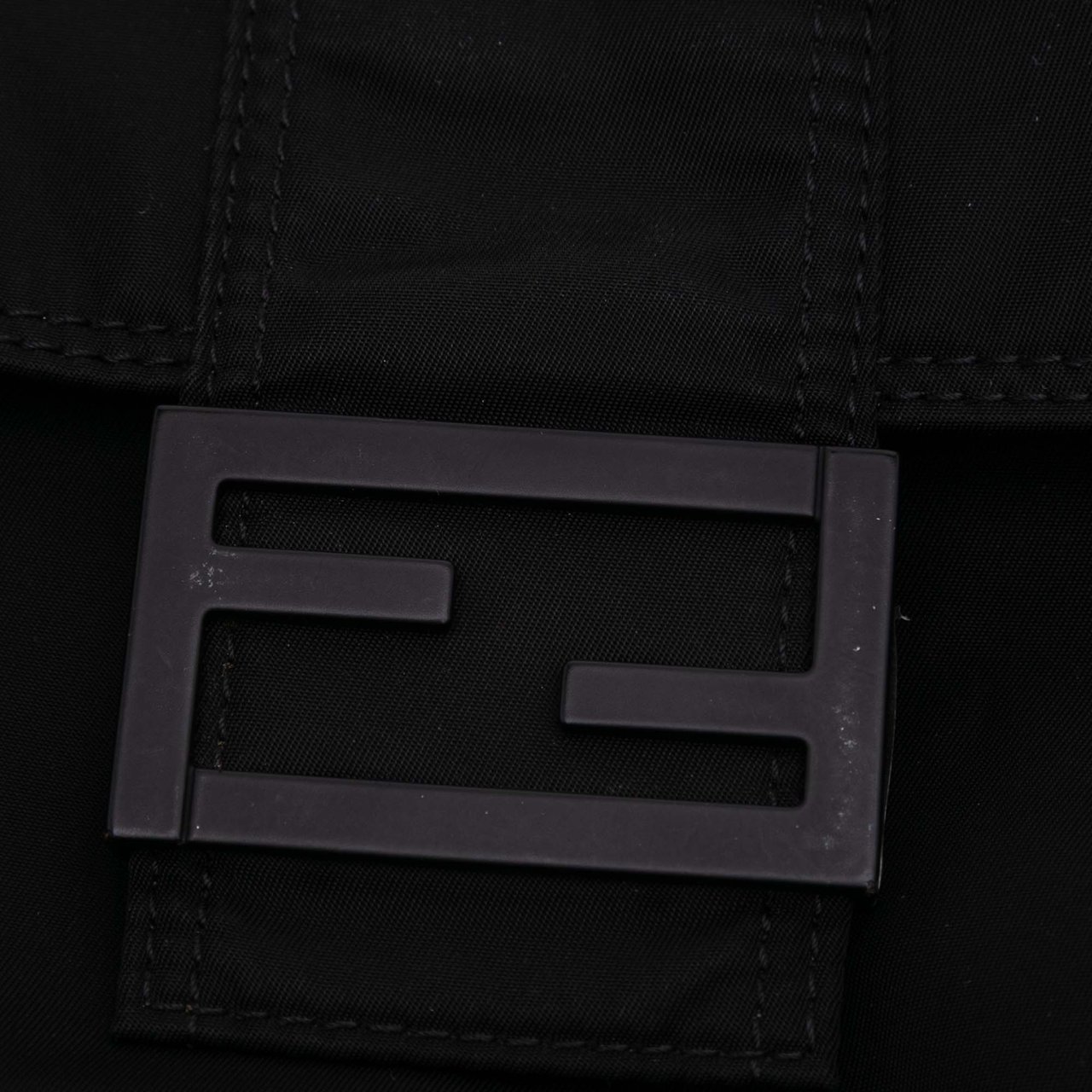 Fendi Medium Econyl Nylon Baguette Crossbody Zwart