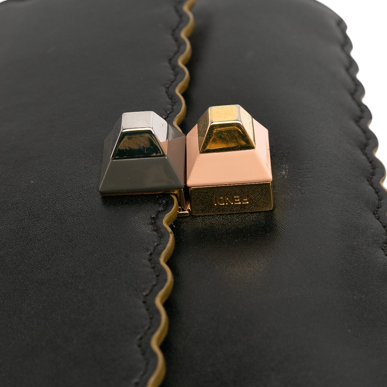 Fendi Small Scalloped Leather Kan I Crossbody Zwart