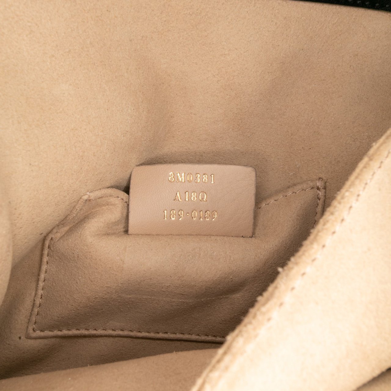 Fendi Small Scalloped Leather Kan I Crossbody Zwart