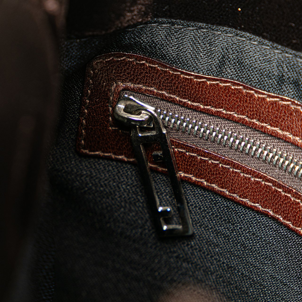 Fendi Velvet Shoulder Bag Bruin
