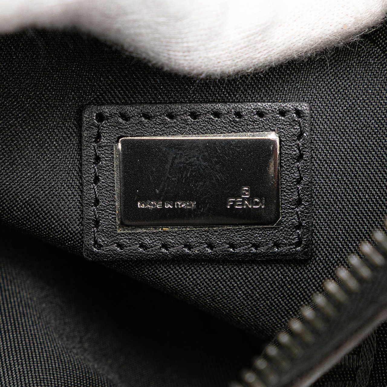 Fendi Zucchino Canvas Oyster Shoulder Bag Zwart