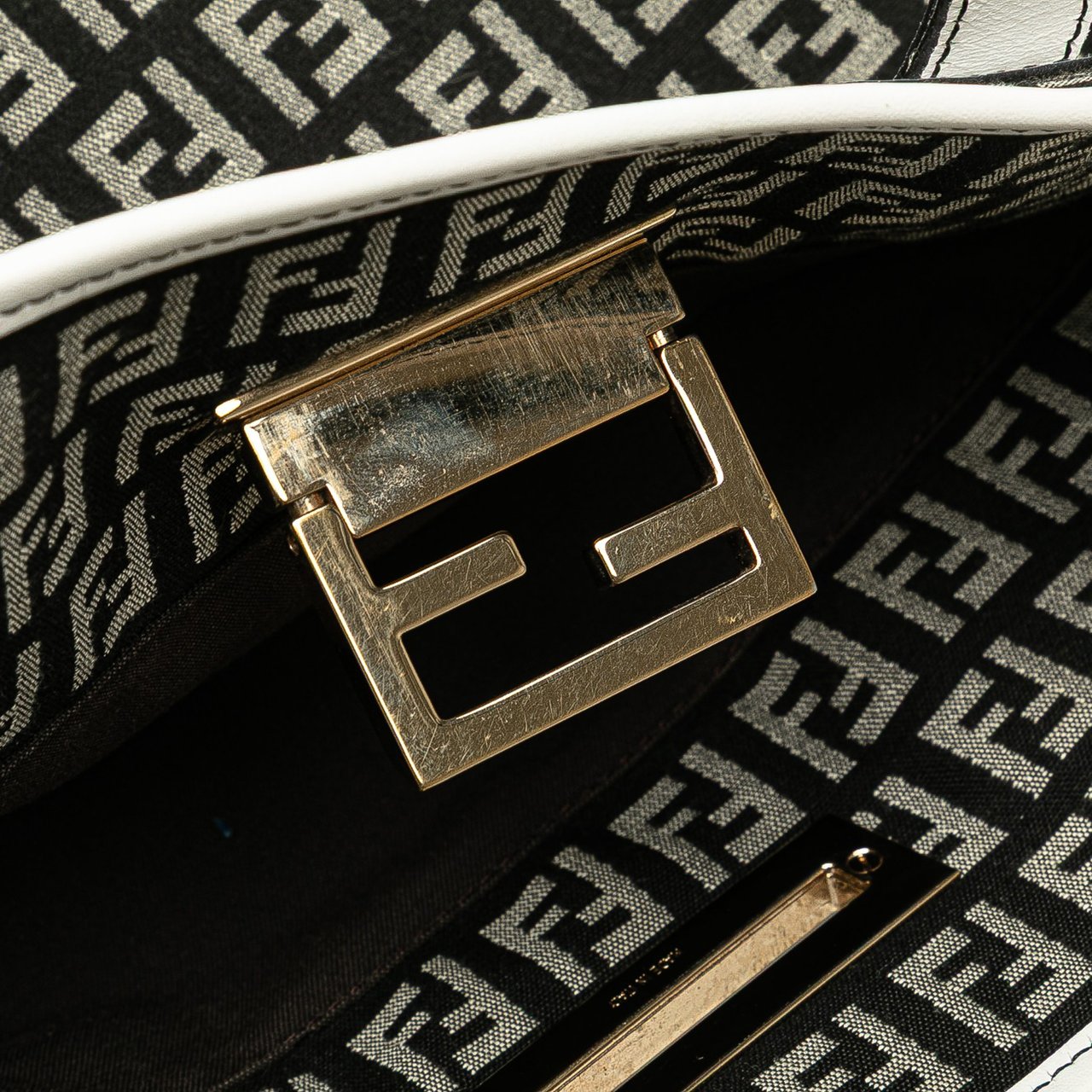 Fendi Zucchino Canvas Tote Zwart