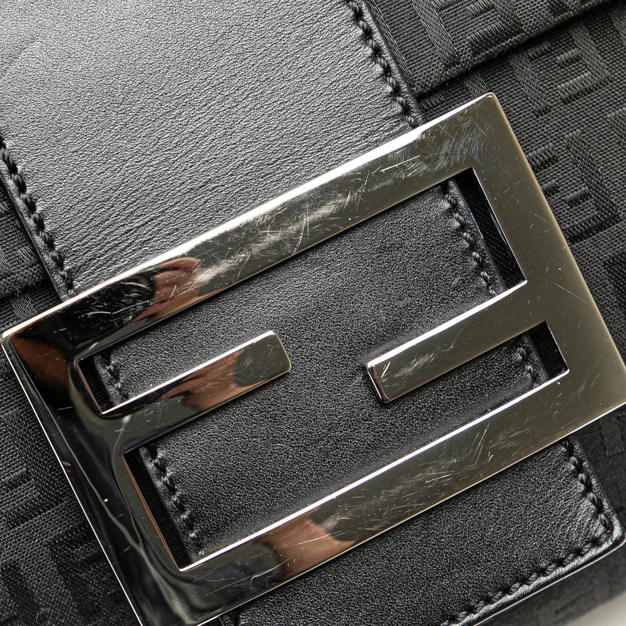 Fendi Zucchino Canvas Crossbody Zwart