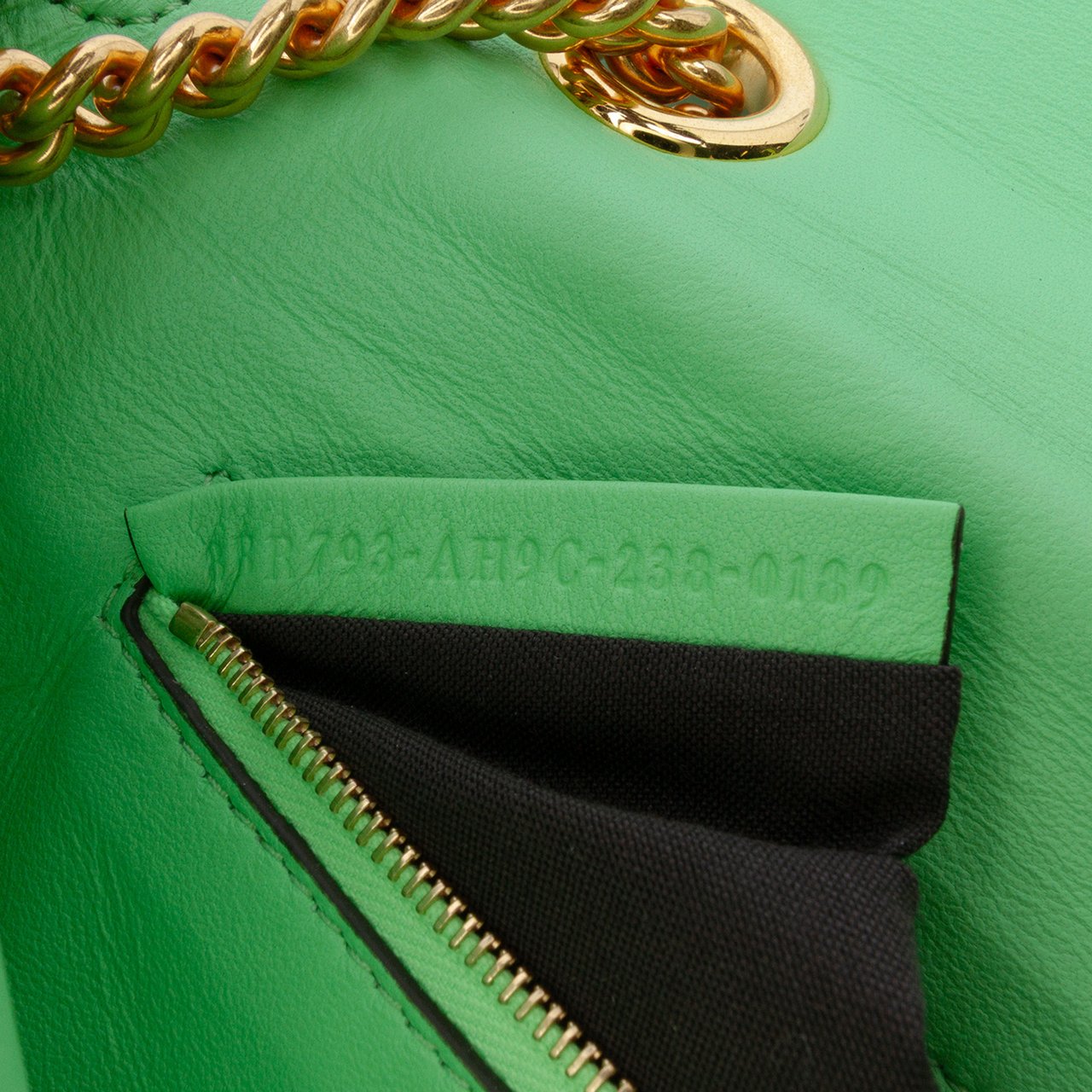 Fendi Small FF Nappa Embossed Chain Midi Baguette Groen