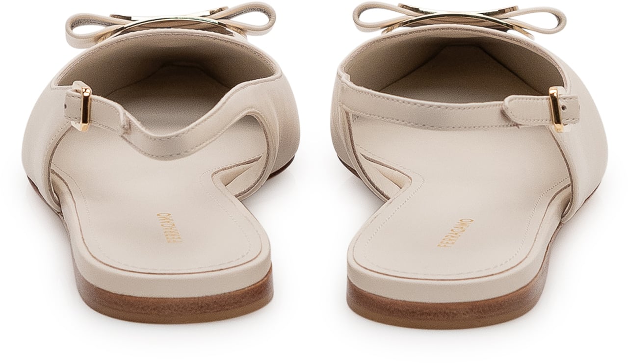 Ferragamo Ballerina Zelmy con Fiocco e Punta Affusolata Wit