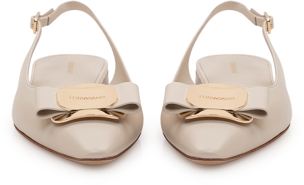 Ferragamo Ballerina Zelmy con Fiocco e Punta Affusolata Wit
