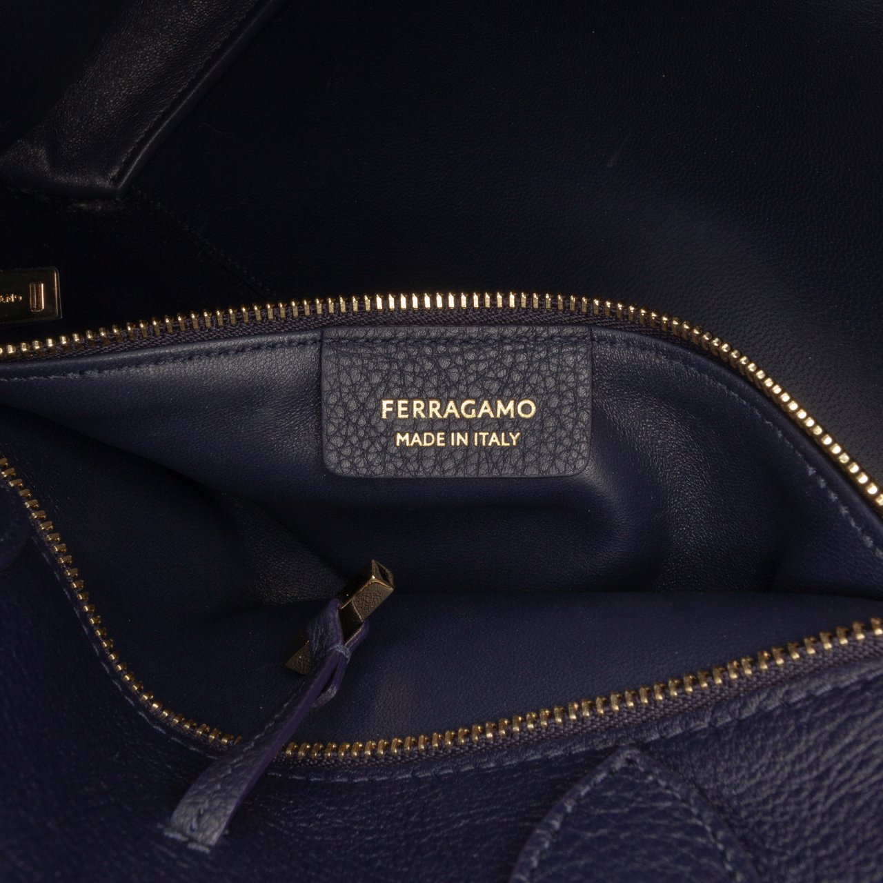 Ferragamo Small Leather Hug Satchel Zwart