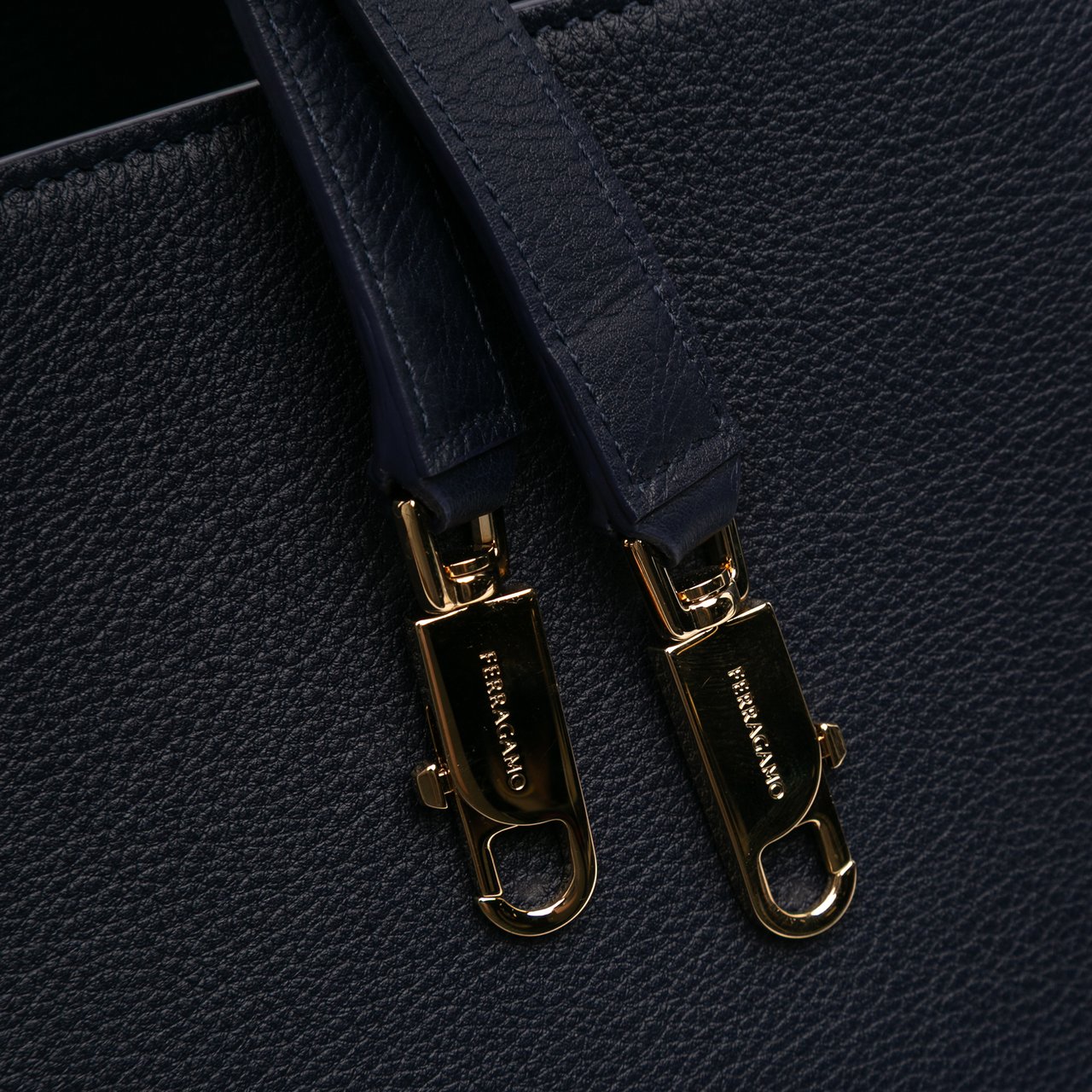 Ferragamo Small Leather Hug Satchel Zwart