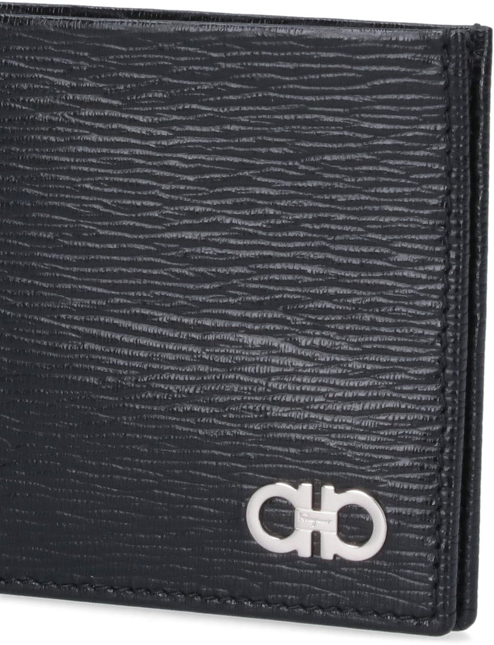 Ferragamo Black Gancini Crinkle Leather Bifold Wallet Zwart