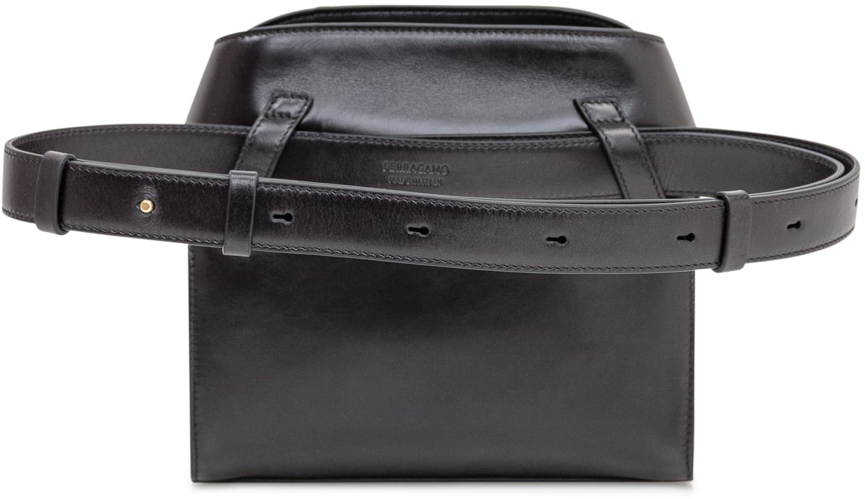 Ferragamo Ferragamo Borsa a Mano in Pelle Nera con Fibbia Oro Zwart