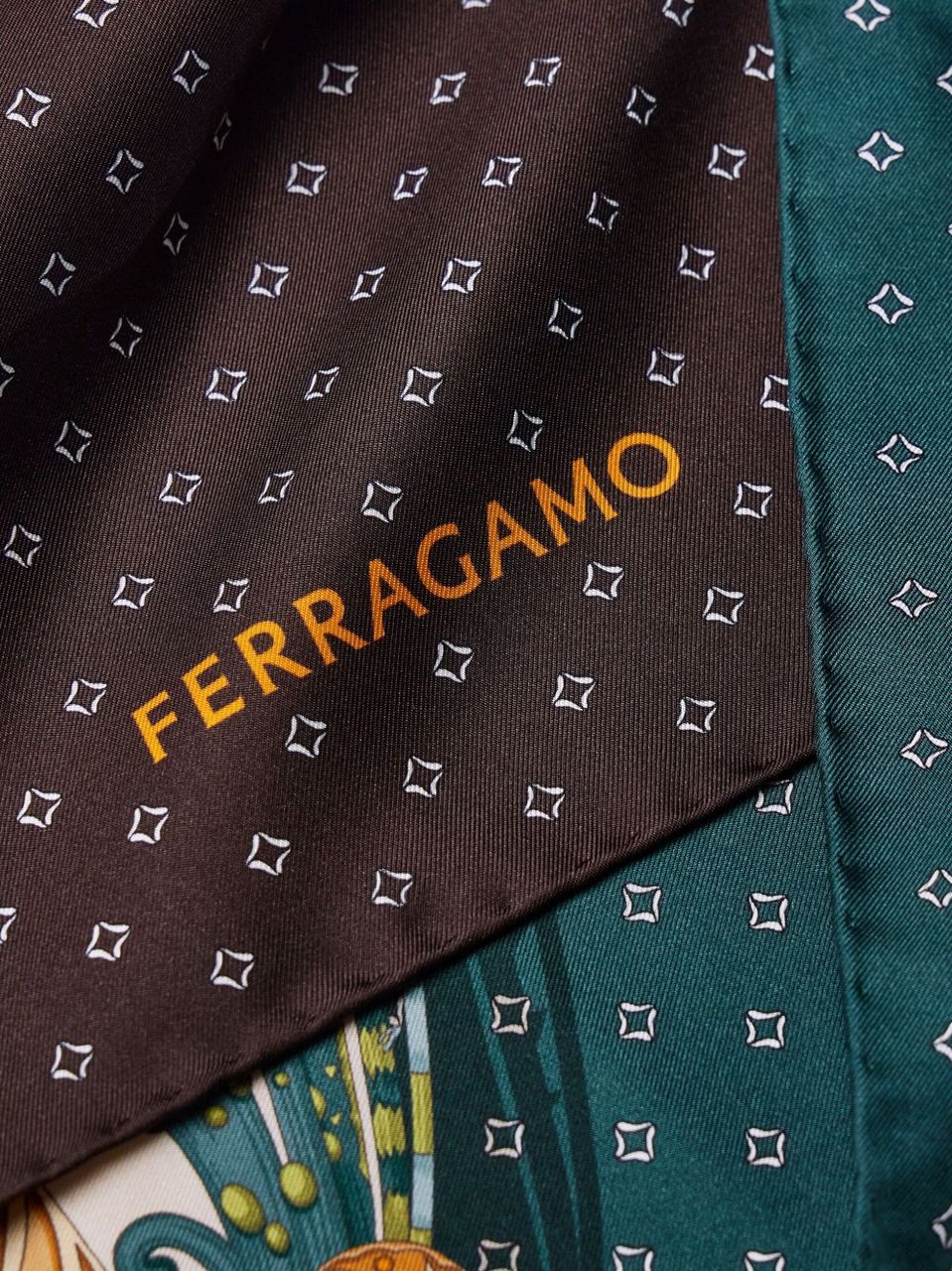 Ferragamo Scarfs Green Groen