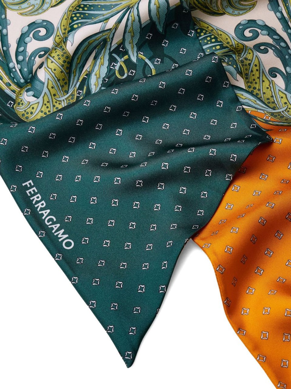 Ferragamo Scarfs Green Groen