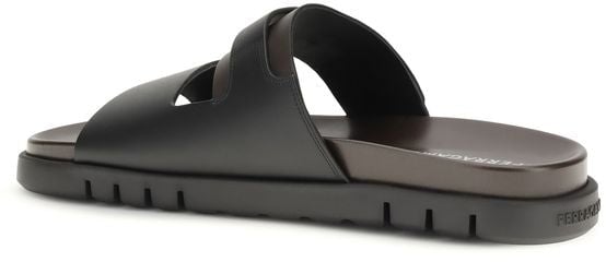 Ferragamo Black Calf Leather Bos Taurus Flat Sandals Zwart