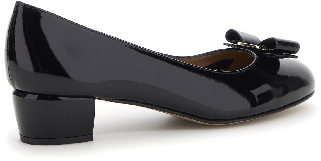 Ferragamo Ferragamo Black nappa leather Vara ballerinas Zwart